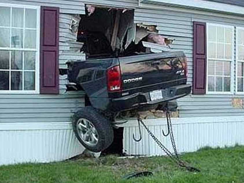 Car-Crash-With-Home-Funny-Image